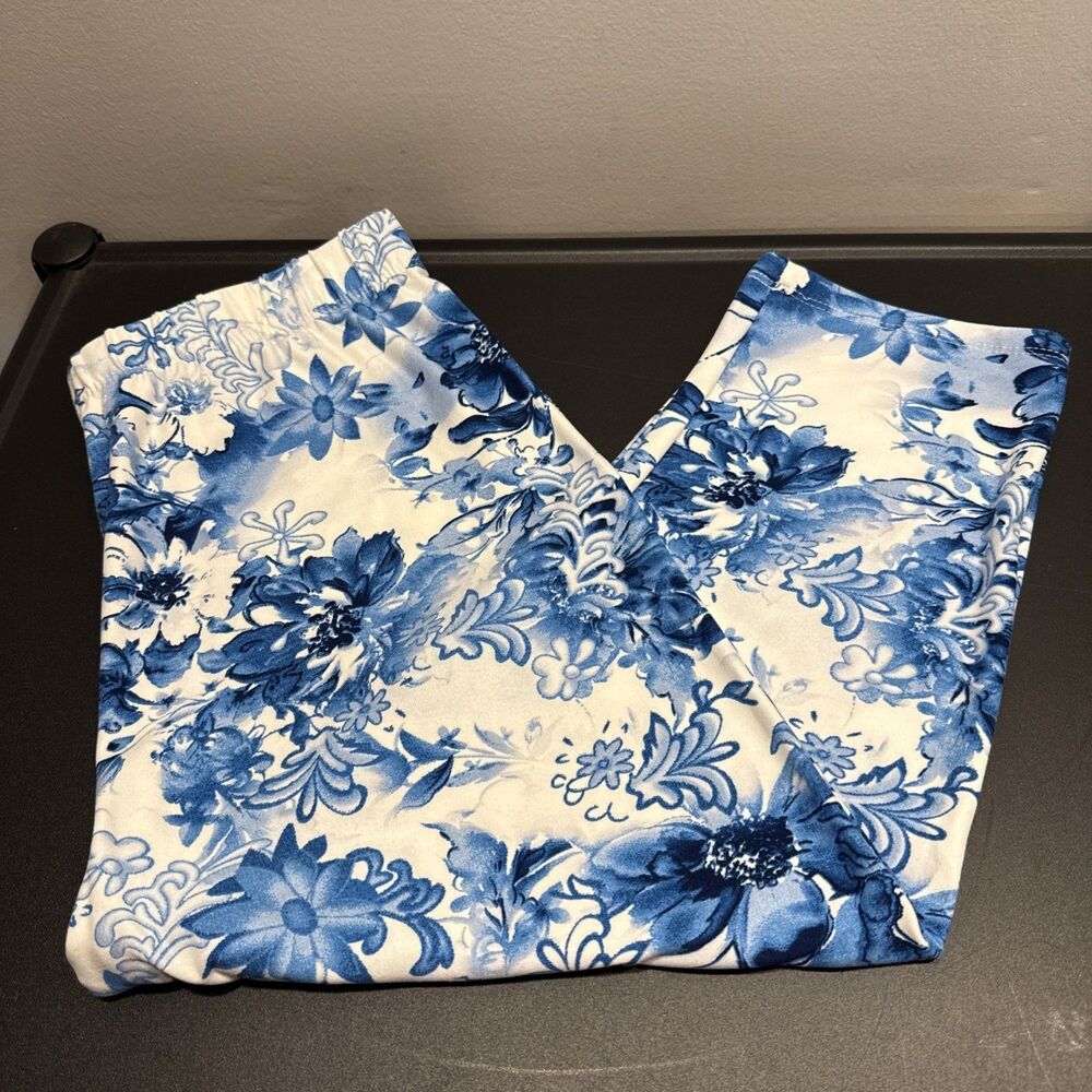Just Cozy All Season Capri Leggings Blue White Floral XL Ultra Soft Stretch